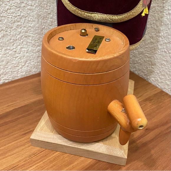 STEINBACH Volkskunst Germany  Brewmaster 17” Nutcracker Music Box MISSING CRATE - Picture 11 of 16